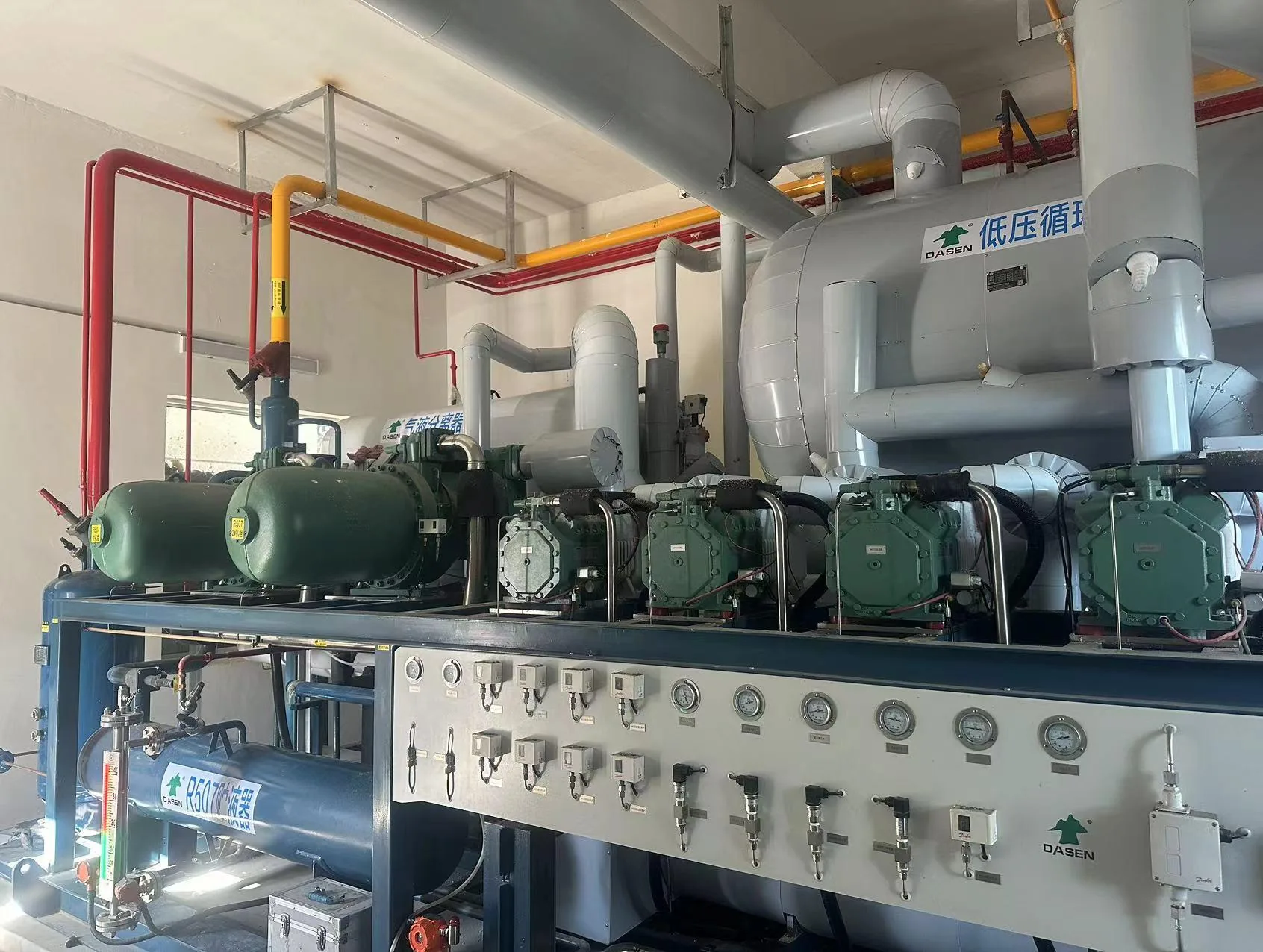Refrigeration package with instruments and distribution piping